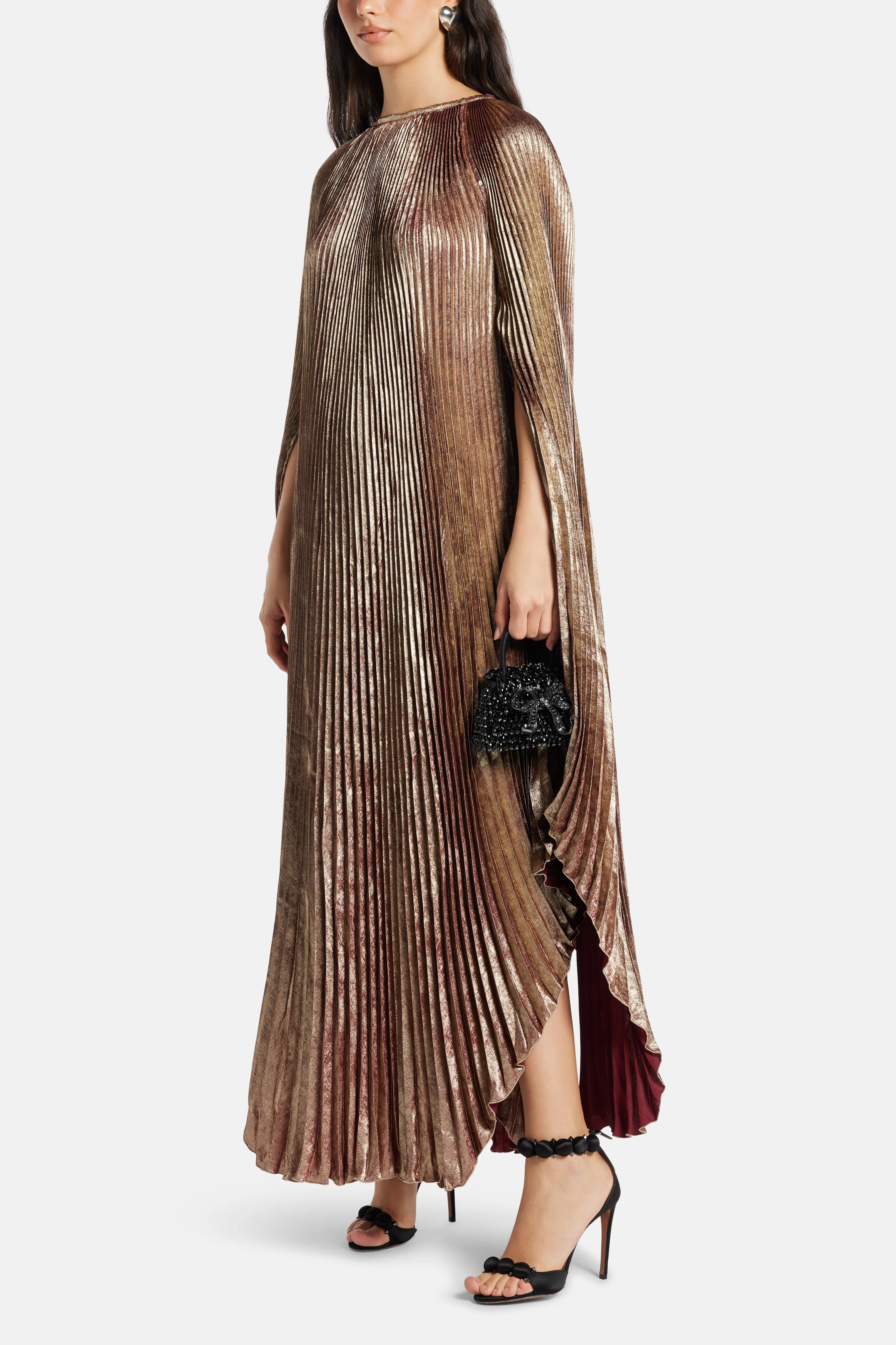 فستان سهرة بالايه بأكمام كاب باللون الذهبي