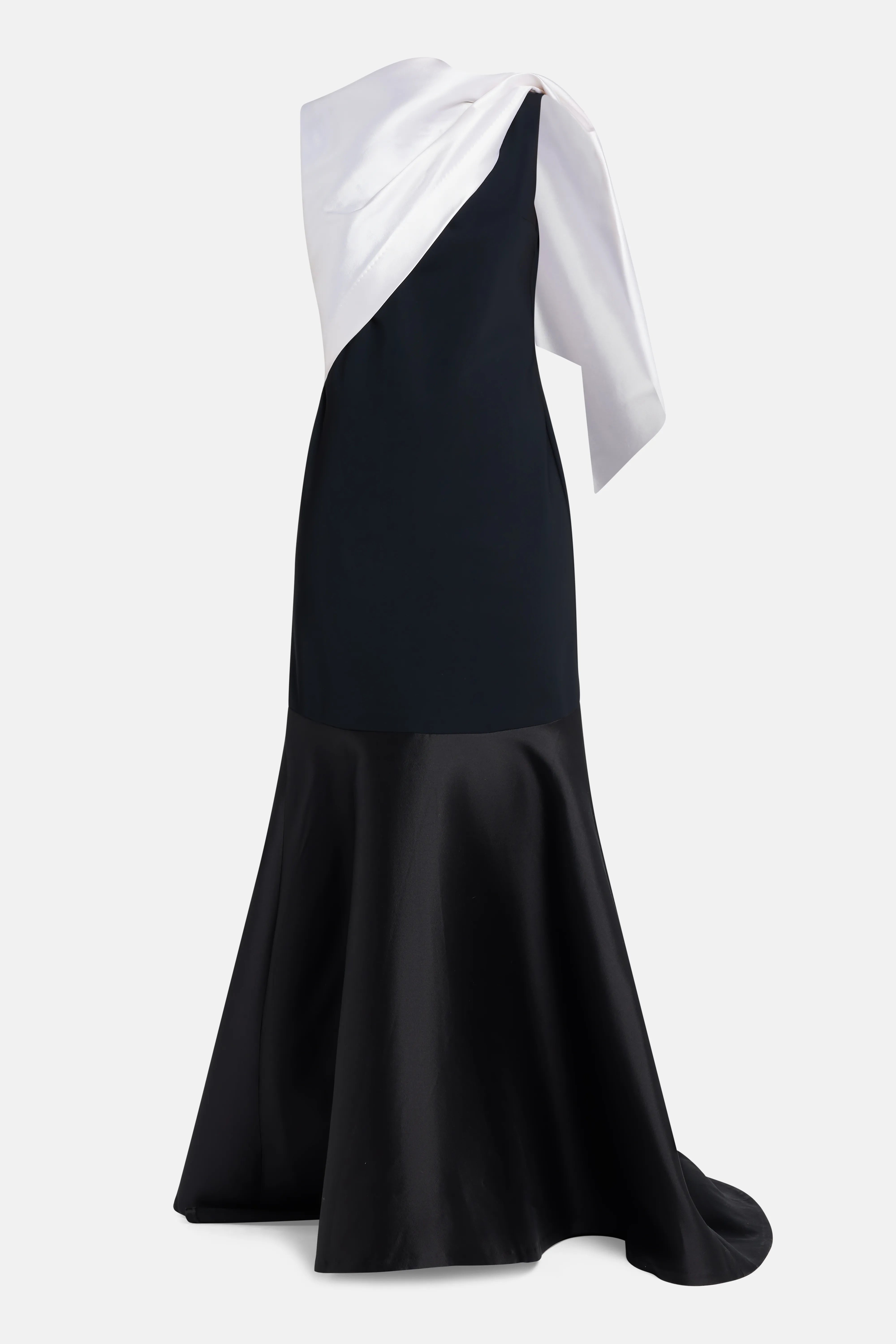 فستان سهرة بدون أكمام باللونين الأسود والأبيض