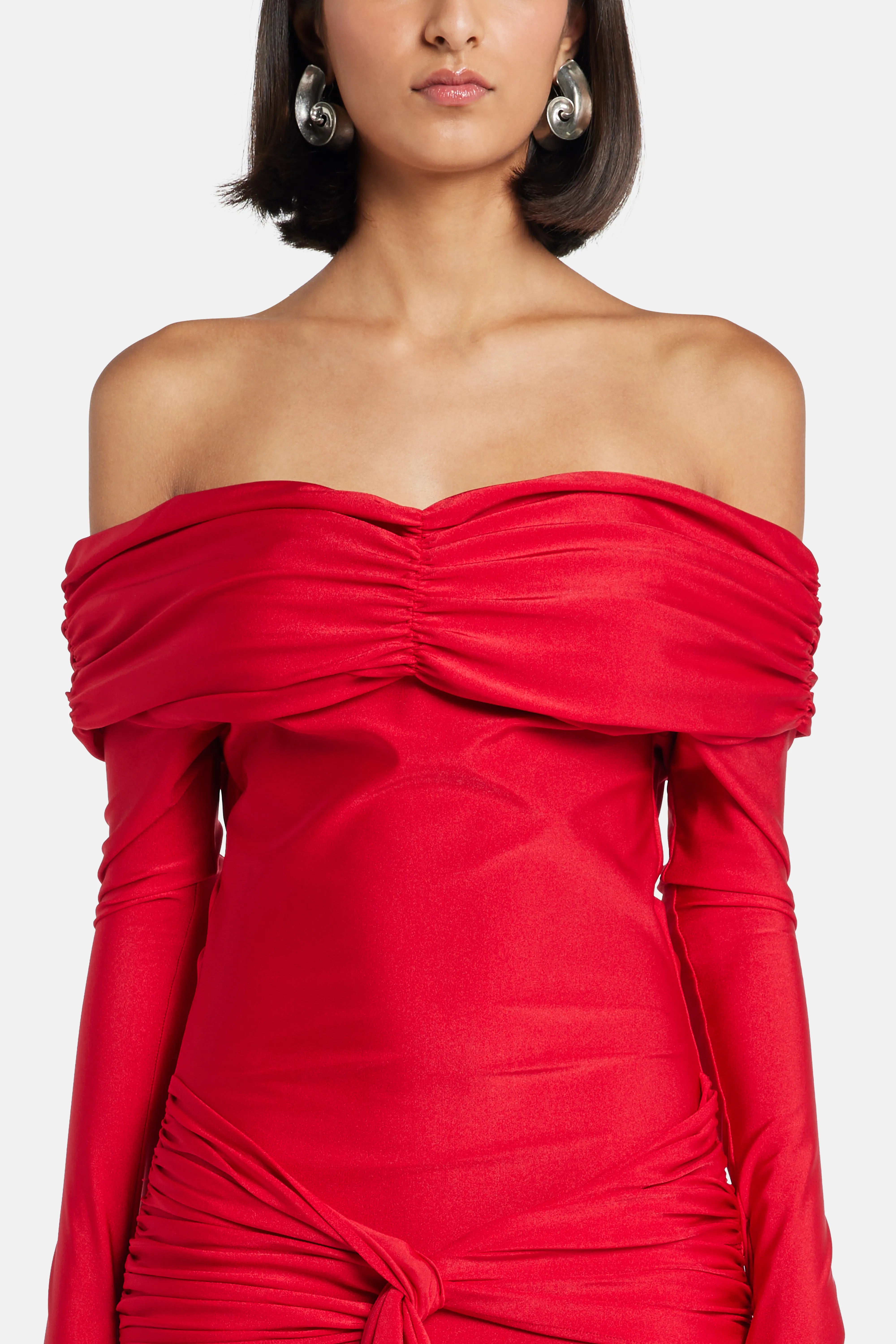 فستان ماكسي هايكو أحمر بكتفين مكشوفين