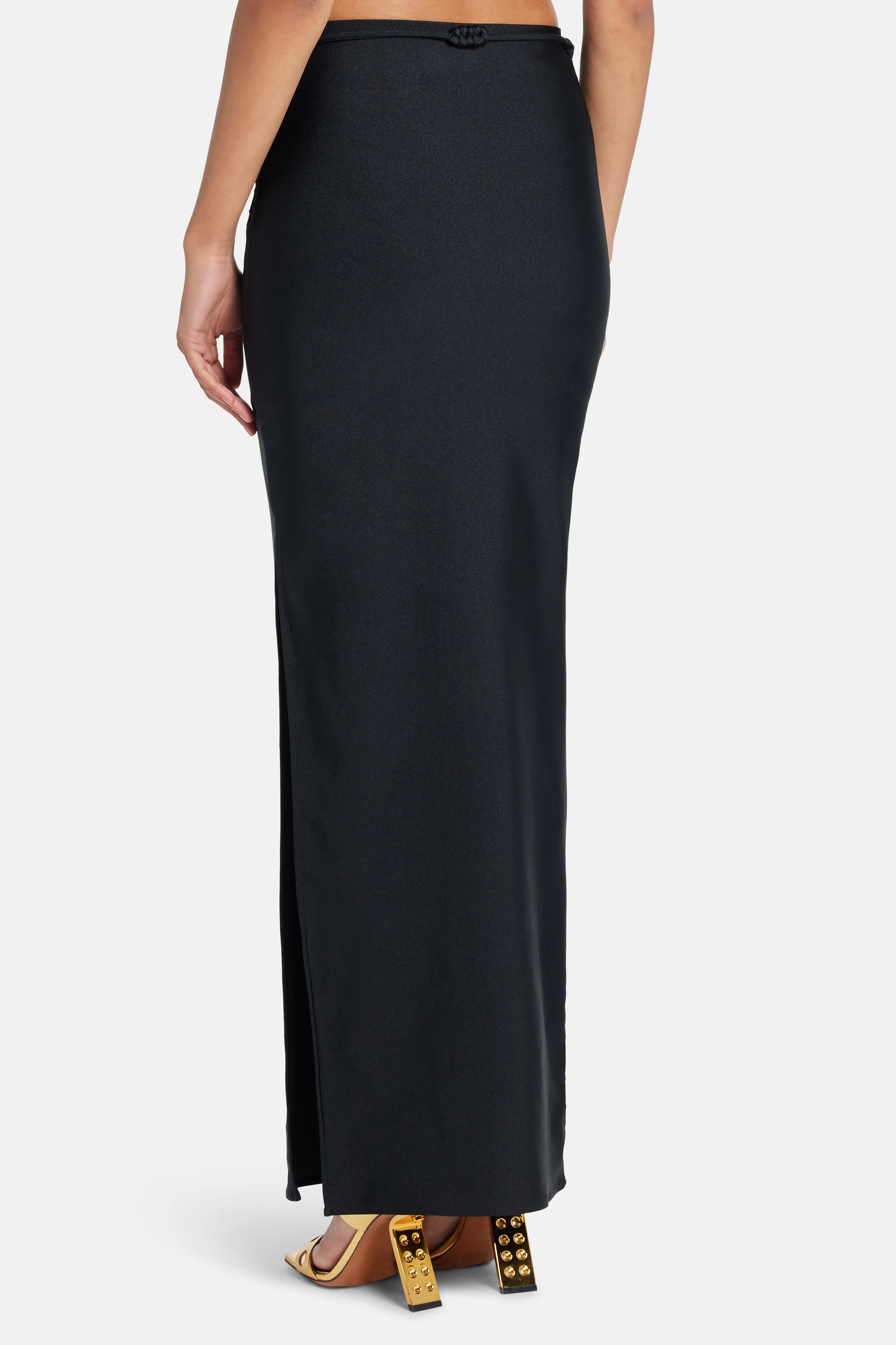 تنورة ماكسي بيتايا بحزام باللون الأسود