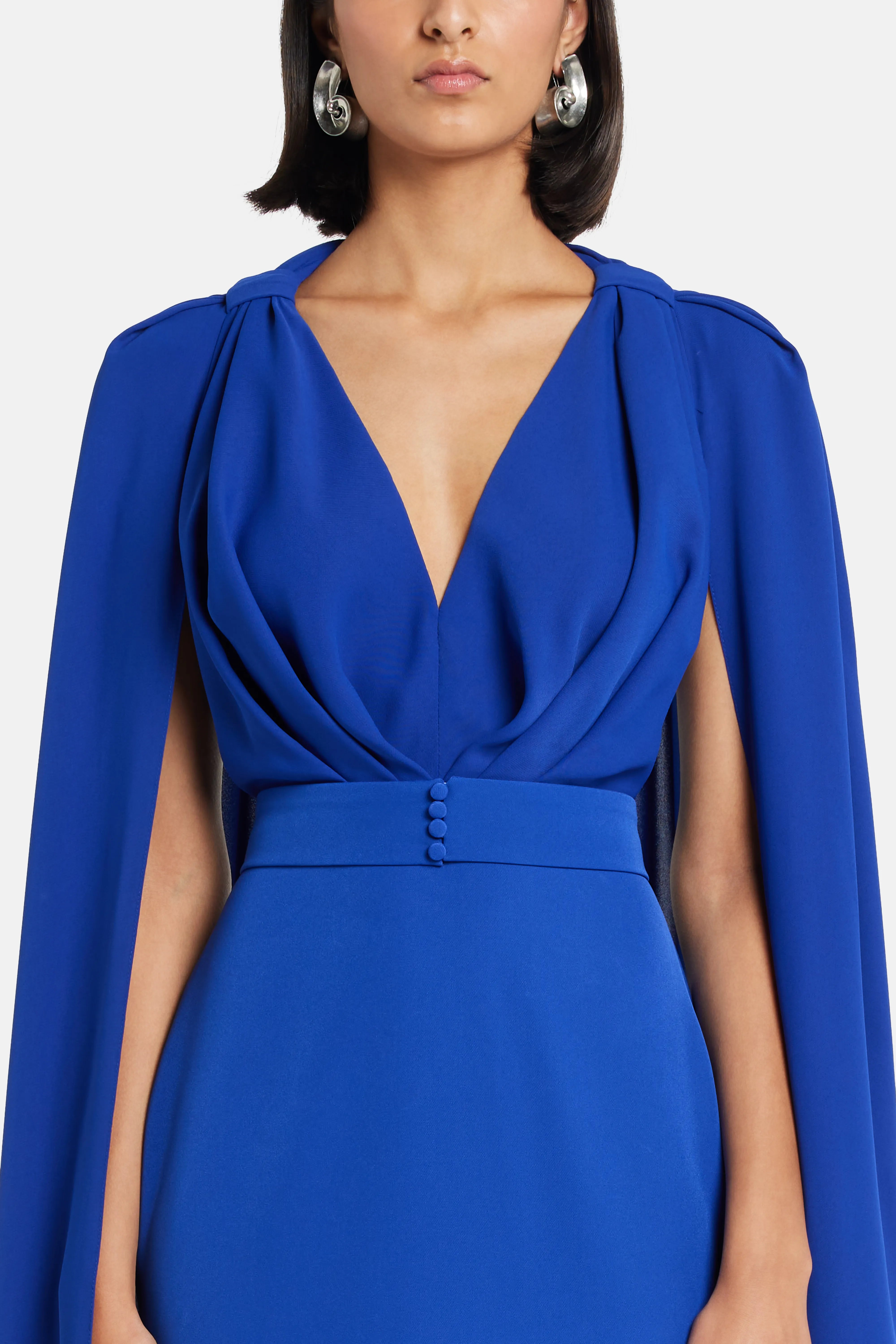 فستان سهرة دلال بأكمام واسعة باللون الأزرق