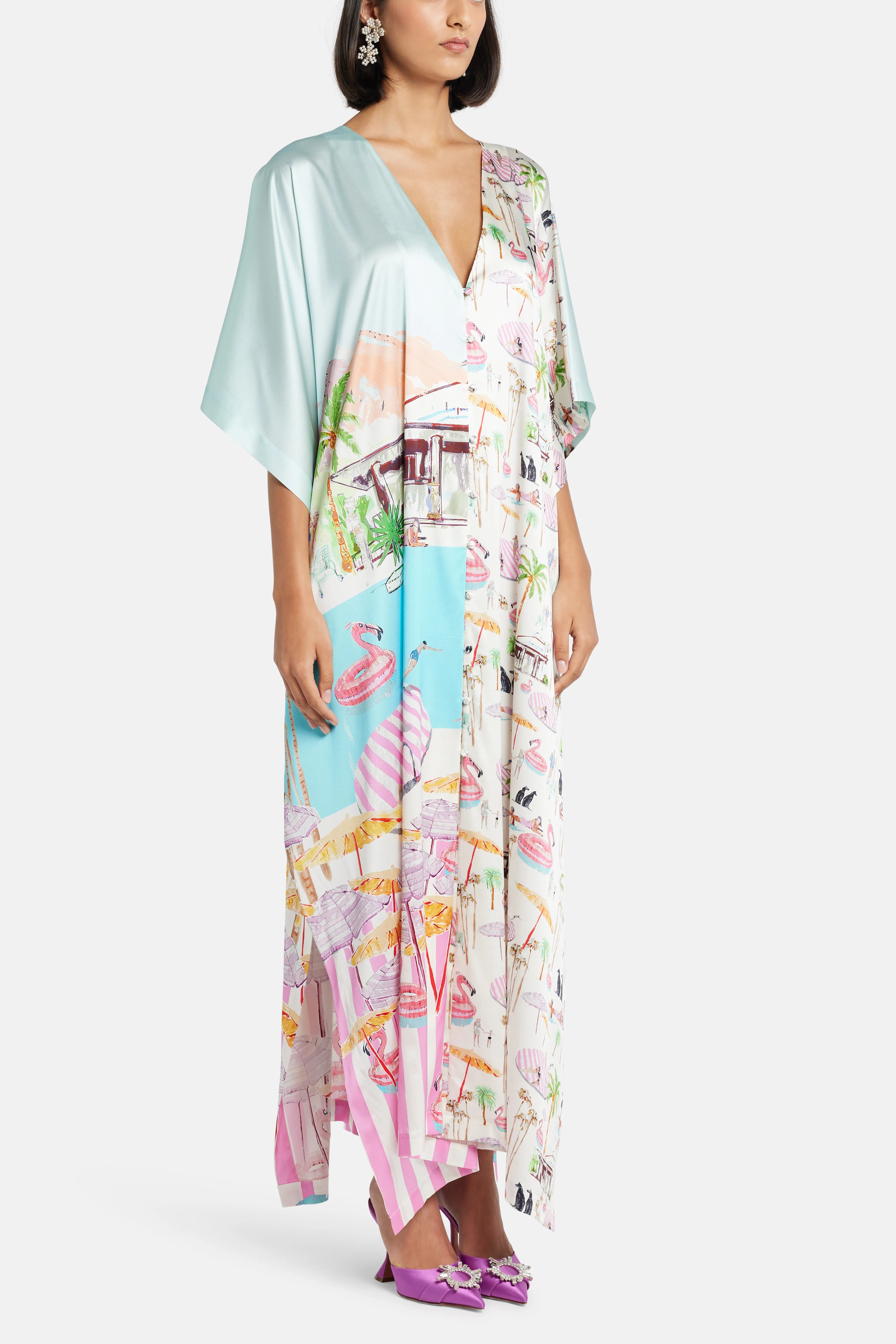 قفطان فلامينغو كلوب من الحرير برقبة على شكل V باللون الوردي