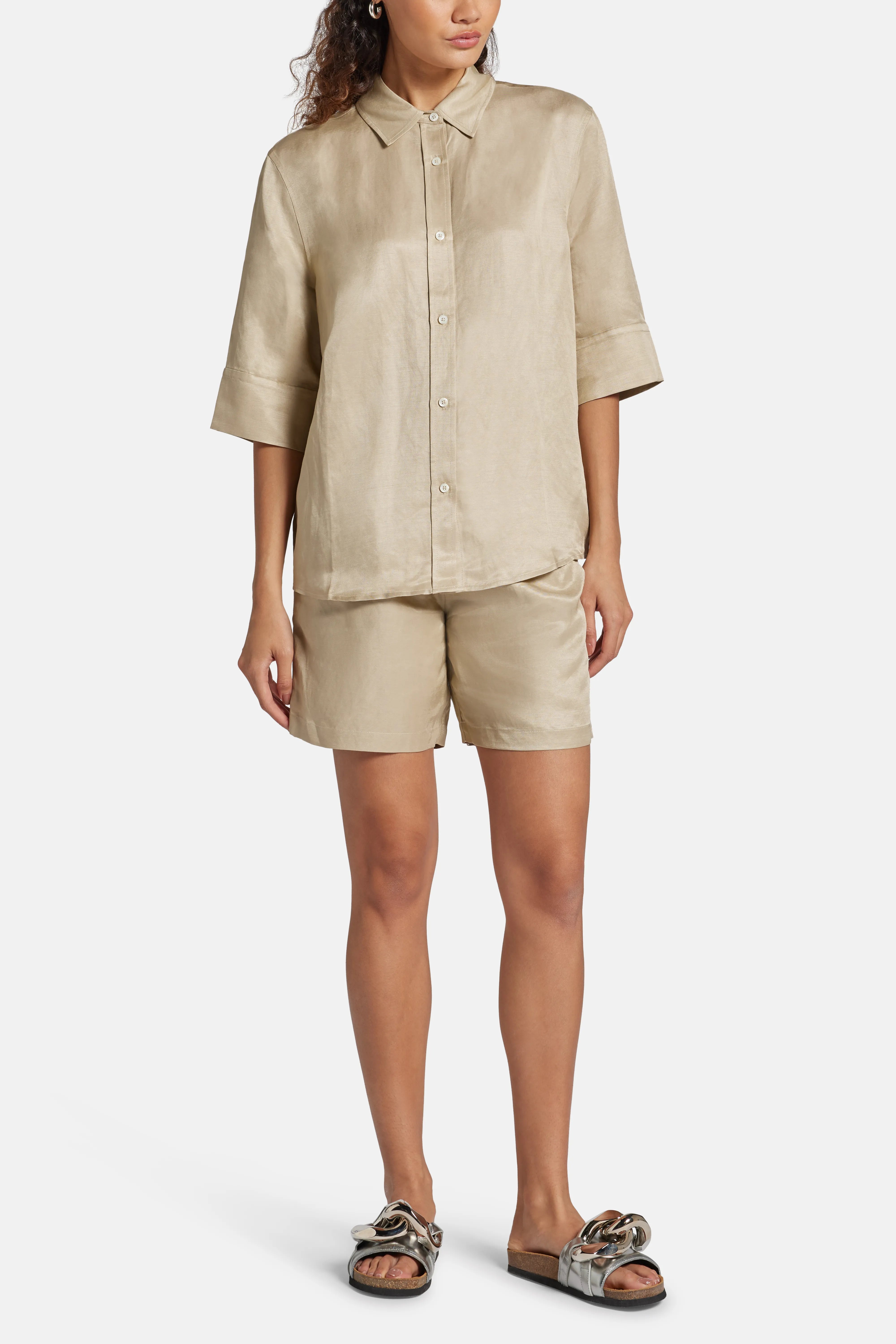 Carrie Linen Blend Shorts in Beige
