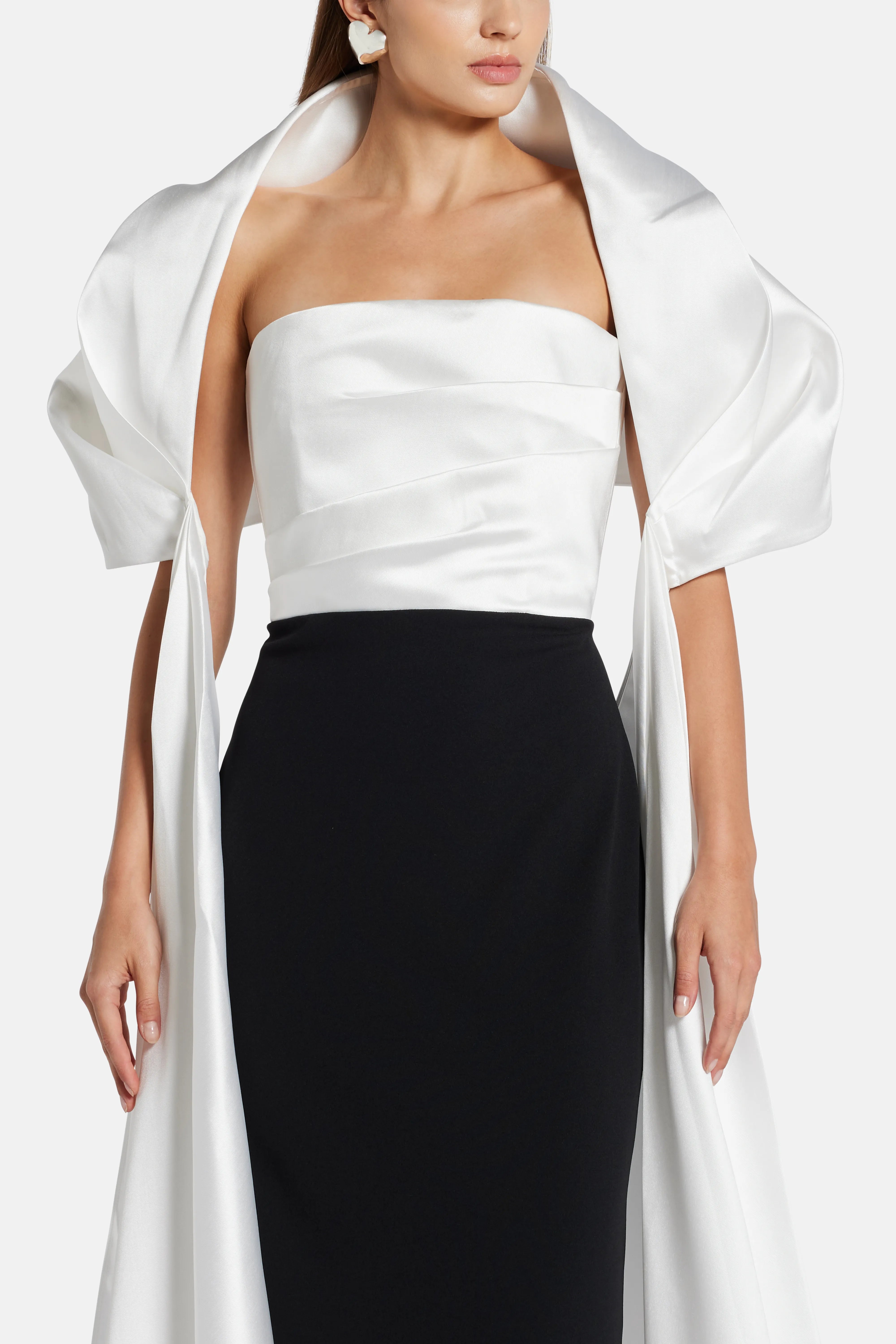 فستان سهرة فيرا باللونين الأسود والأبيض