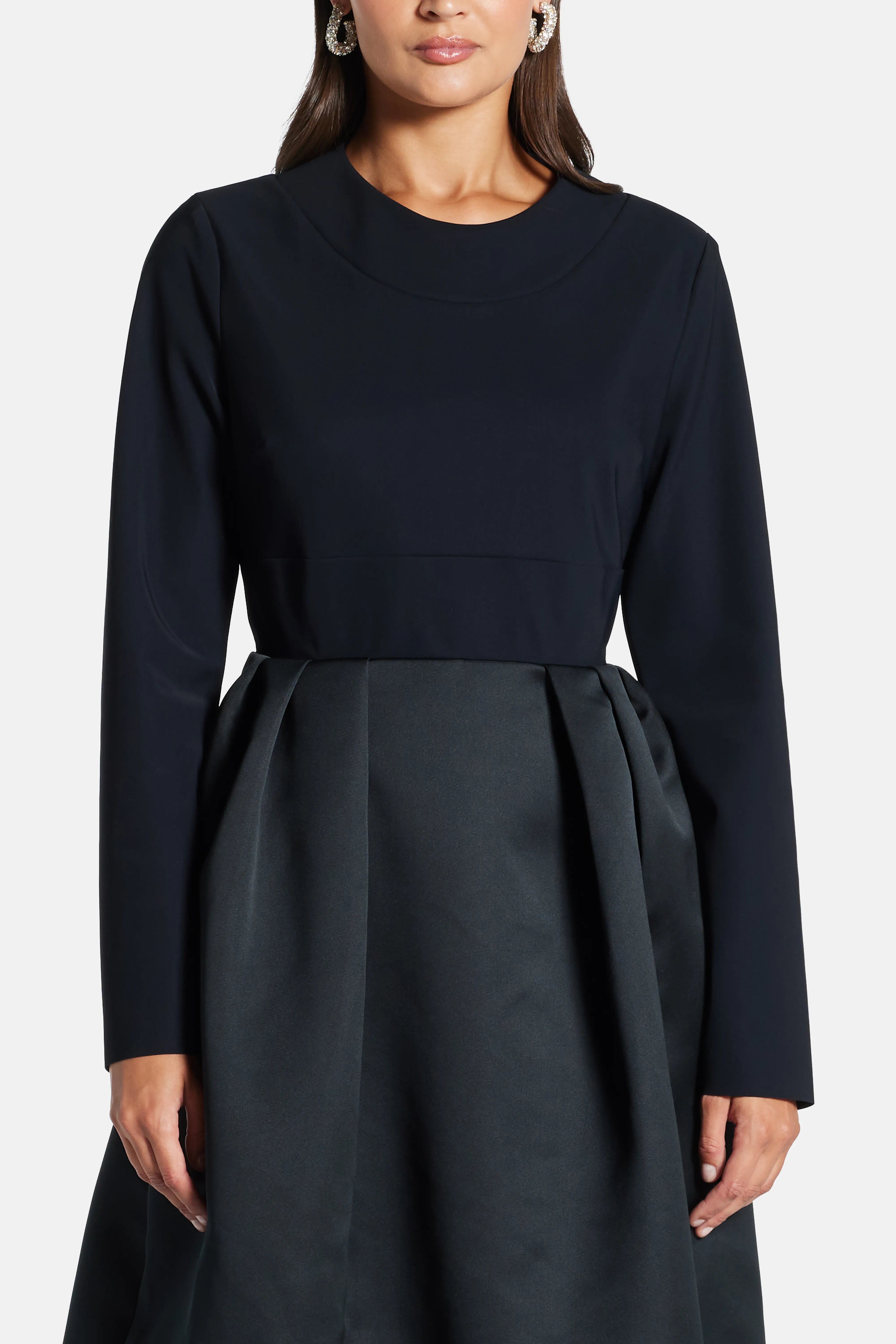 Box Pleats Long Sleeves Round Neck Evening Dress in Black