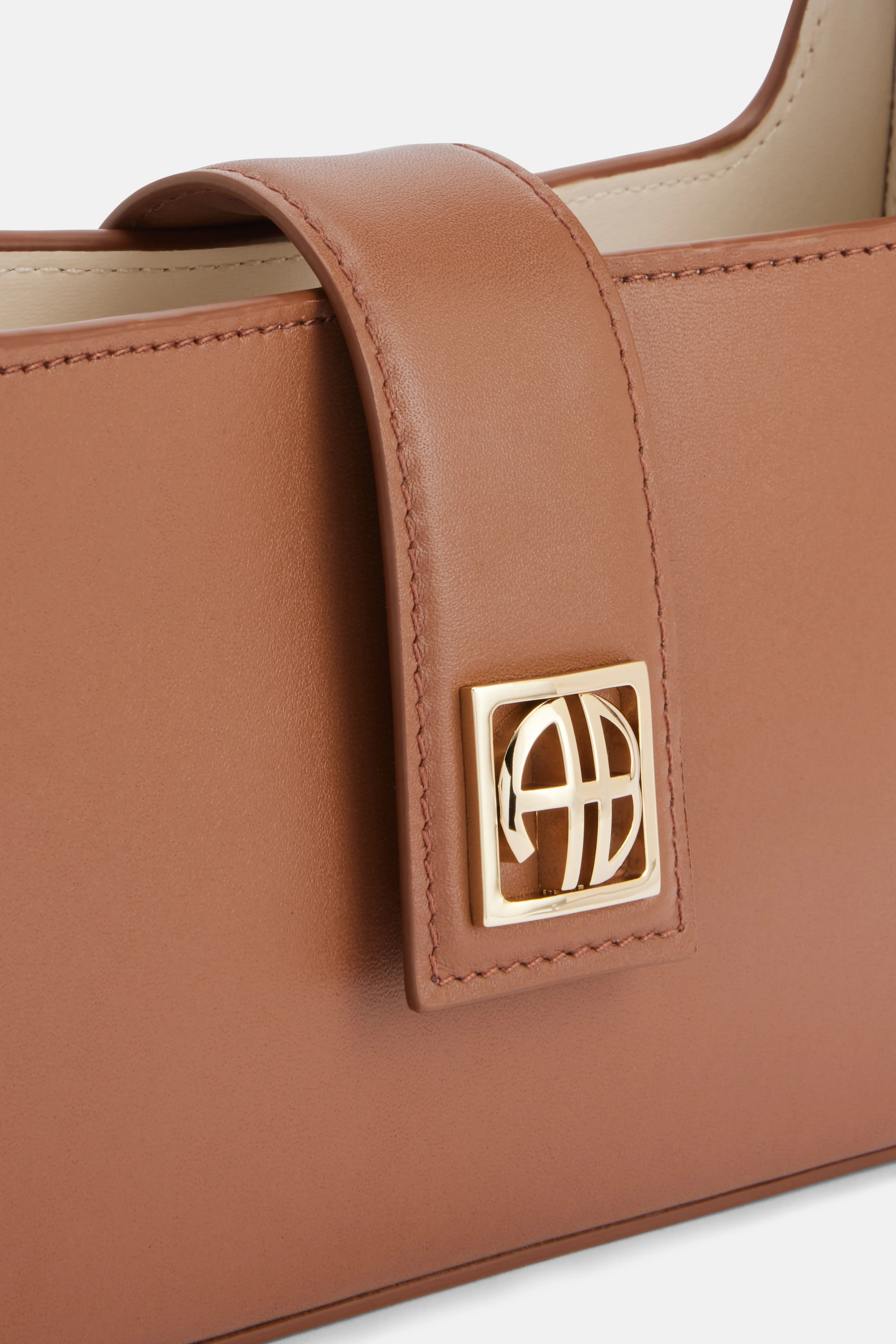 Lou Leather Shoulder Bag in Brown