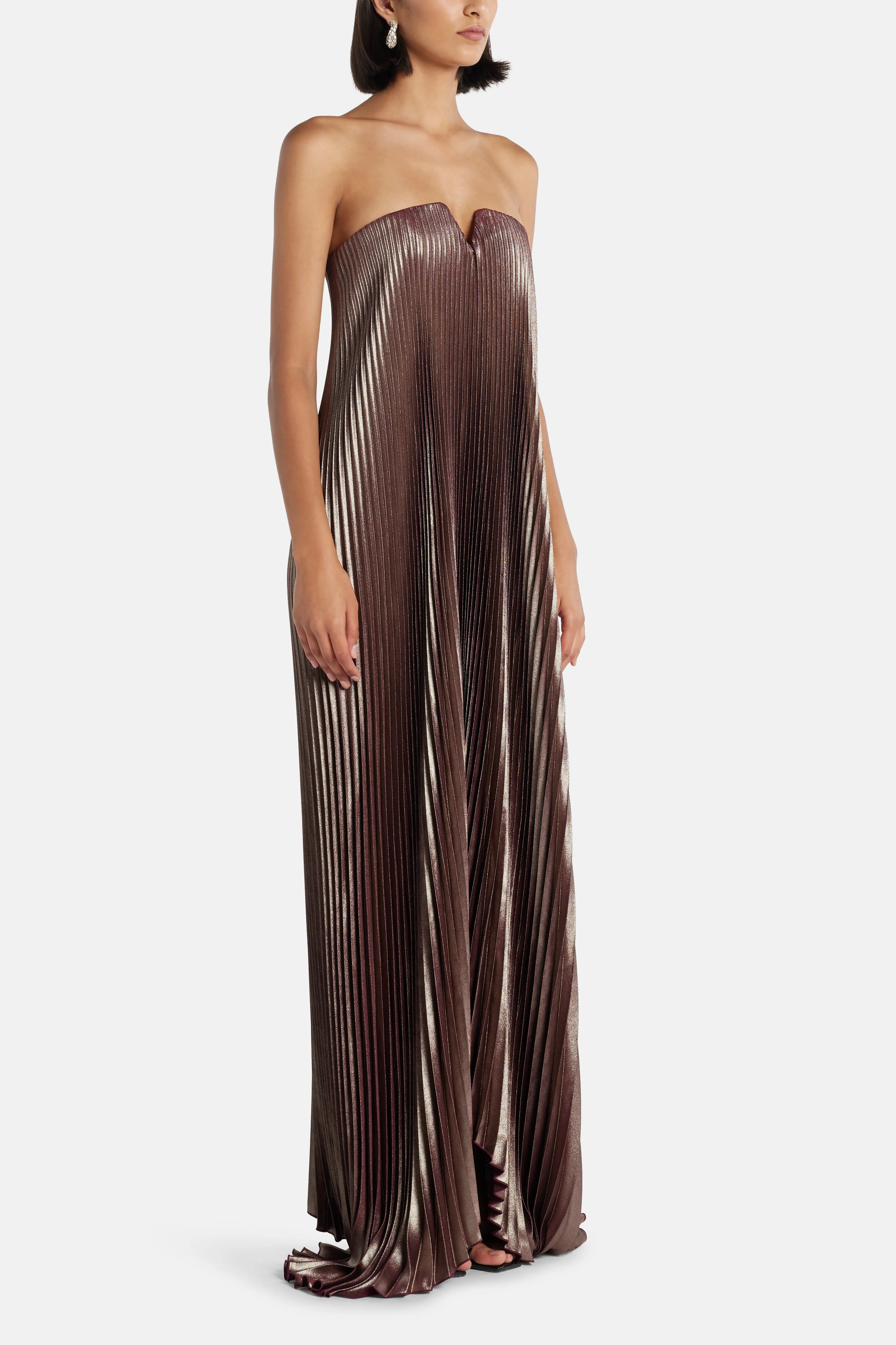 فستان سهرة أسود لامع باللون الفضي