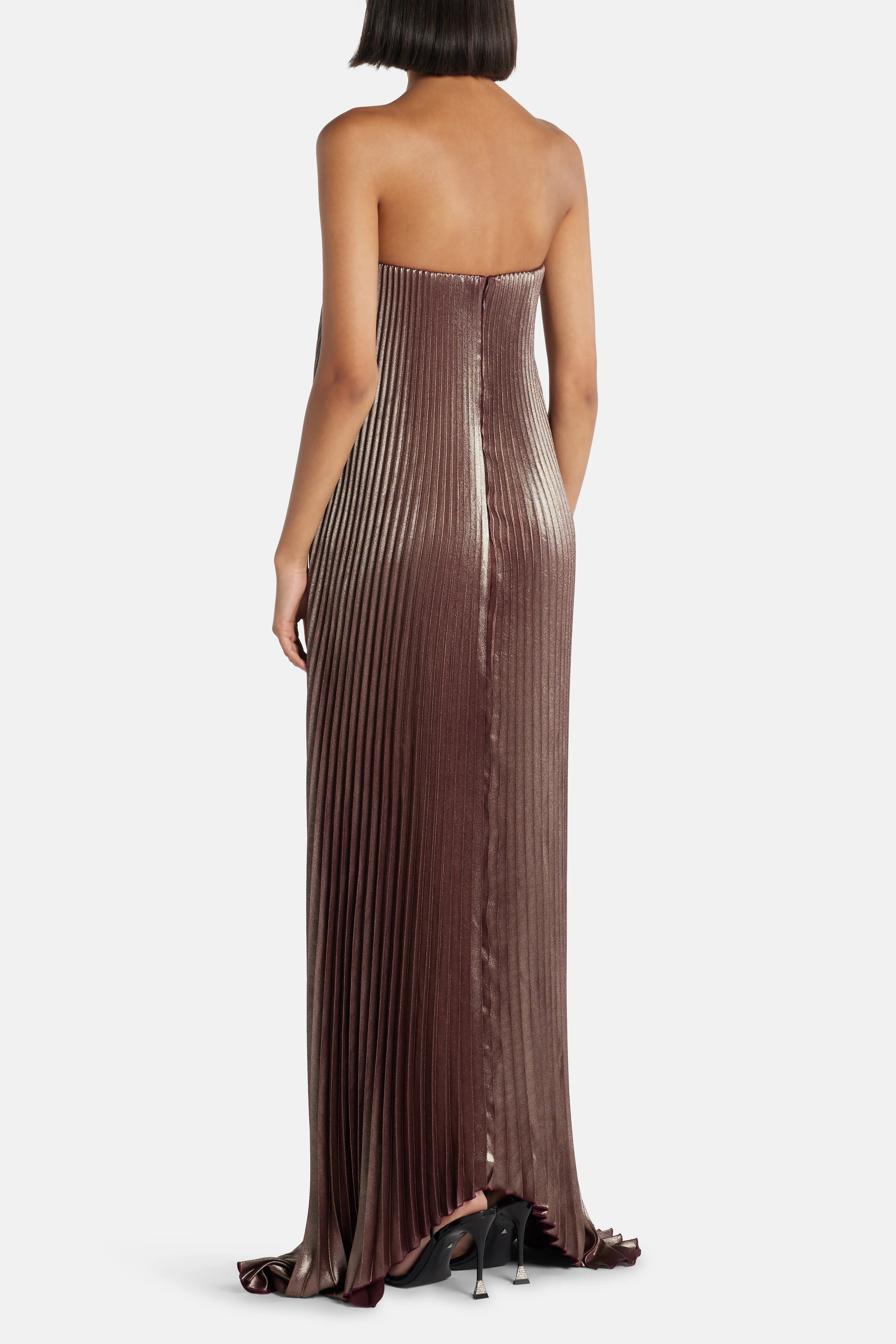 فستان سهرة أسود لامع باللون الفضي