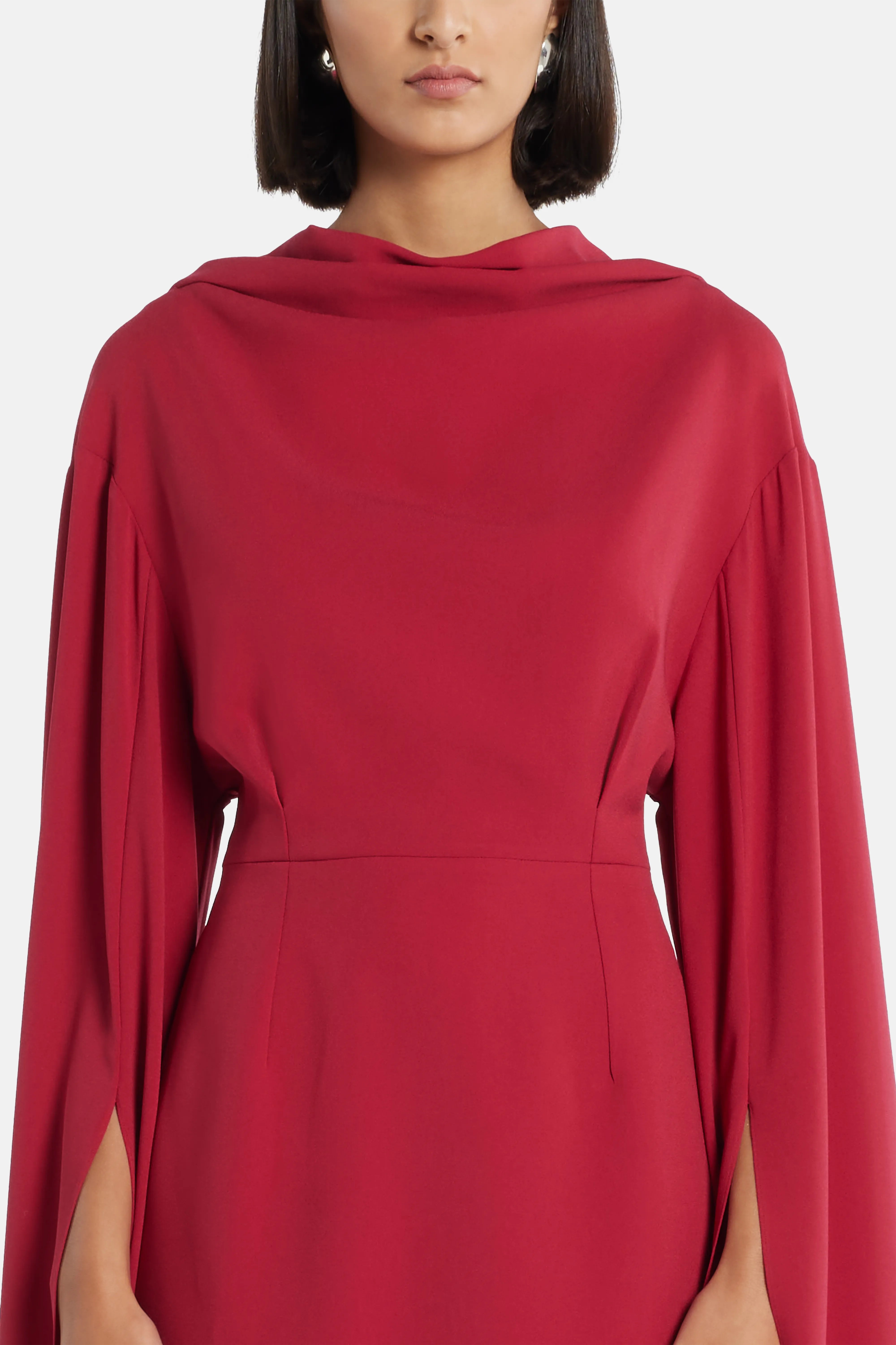 فستان ميدي نور بأكمام واسعة باللون الأحمر