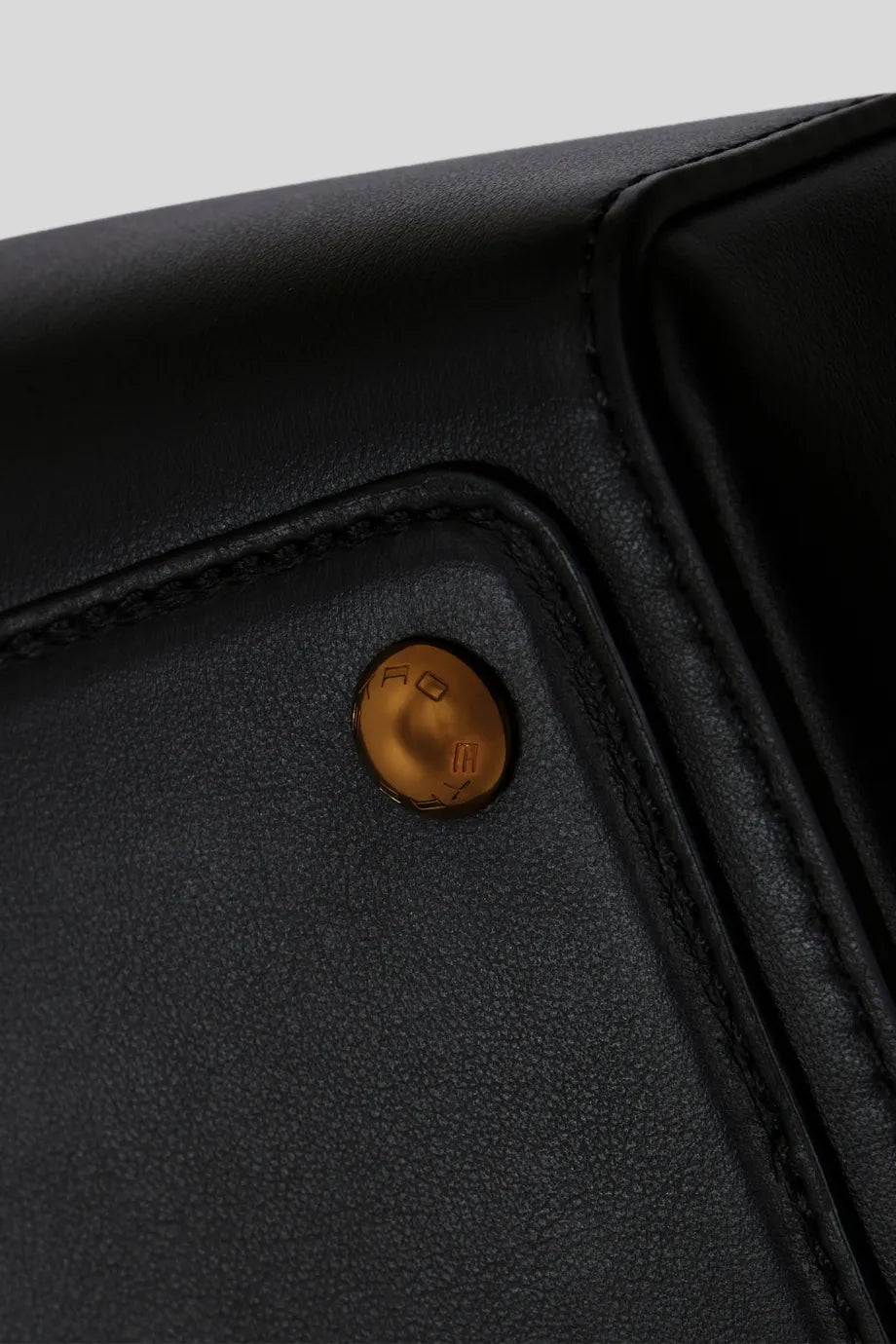 Vela Medium Leather Shoulder Bag in Black