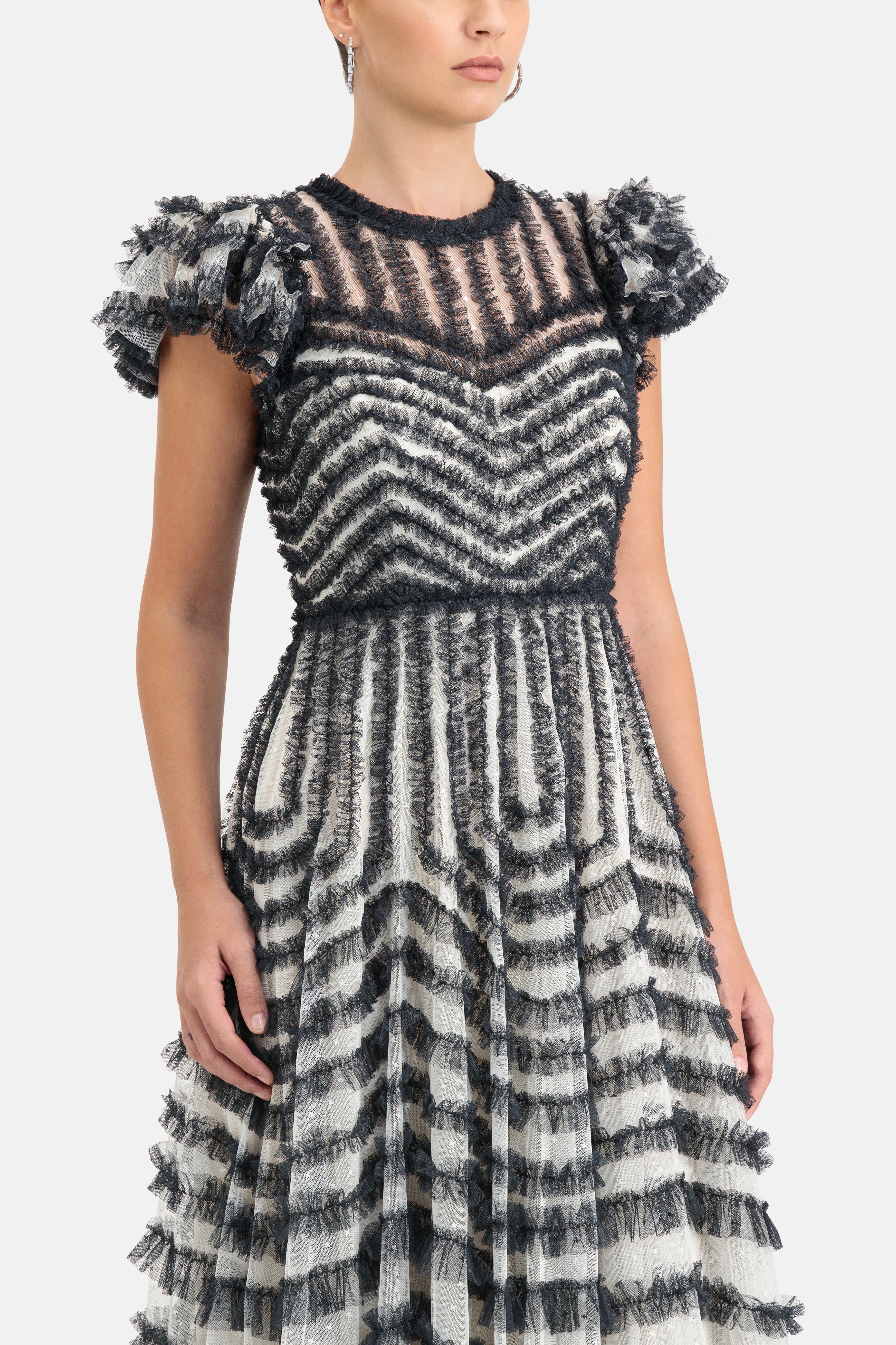 La Vie En Rose Round Neck Short Sleeves Evening Dress in Black