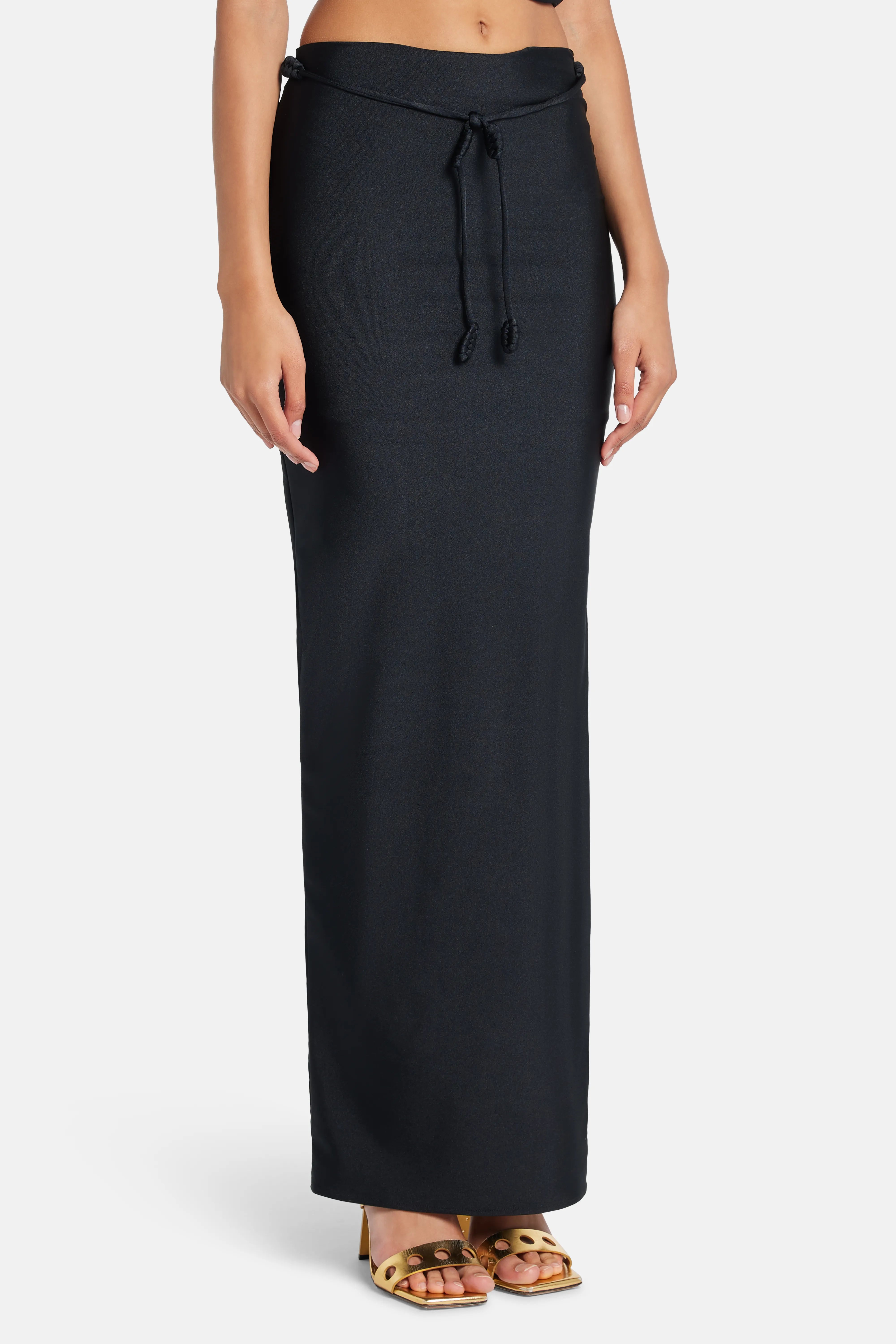 تنورة ماكسي بيتايا بحزام باللون الأسود