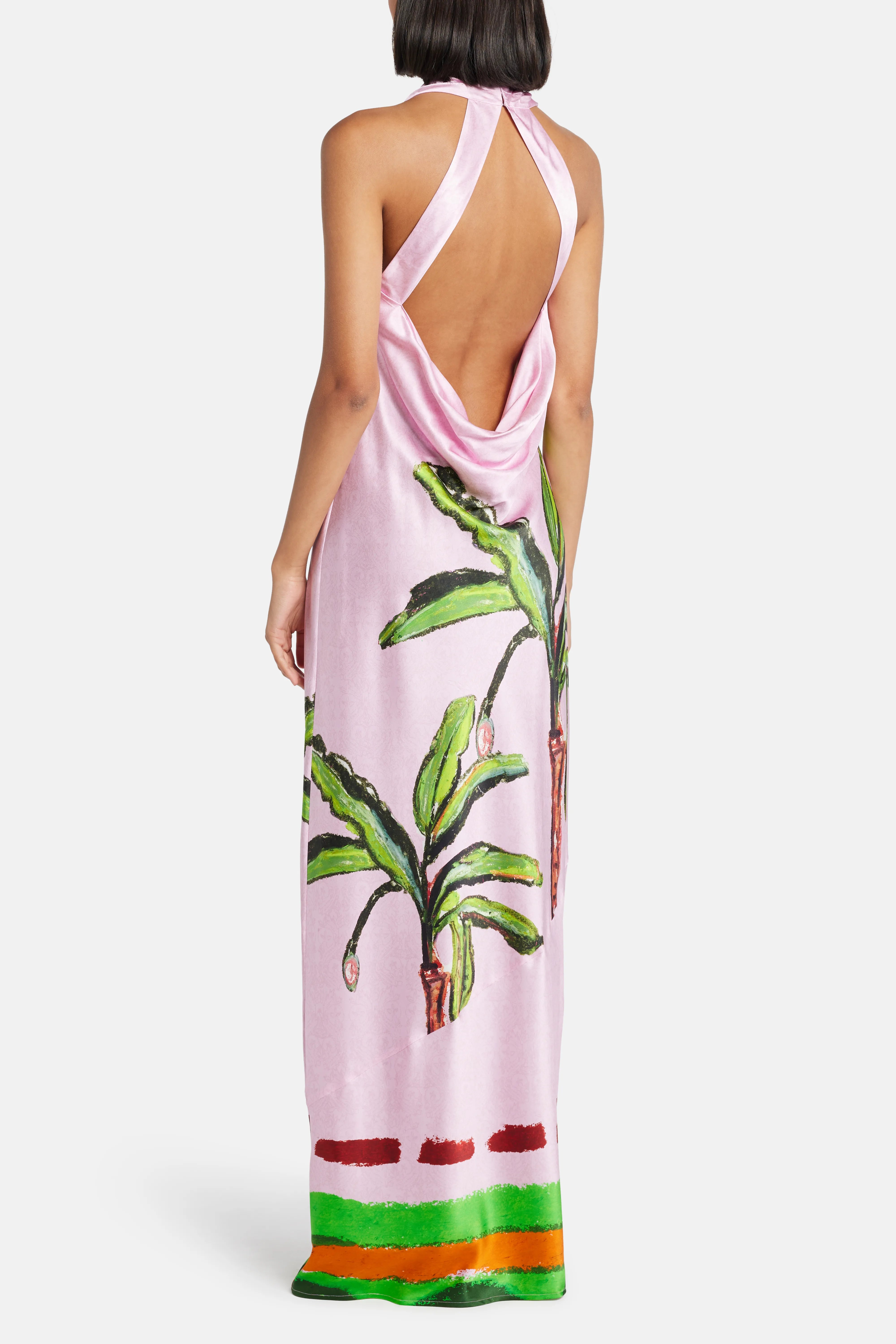 فستان كومولاو طويل من الحرير بدون أكمام وذو ظهر مفتوح باللون الوردي