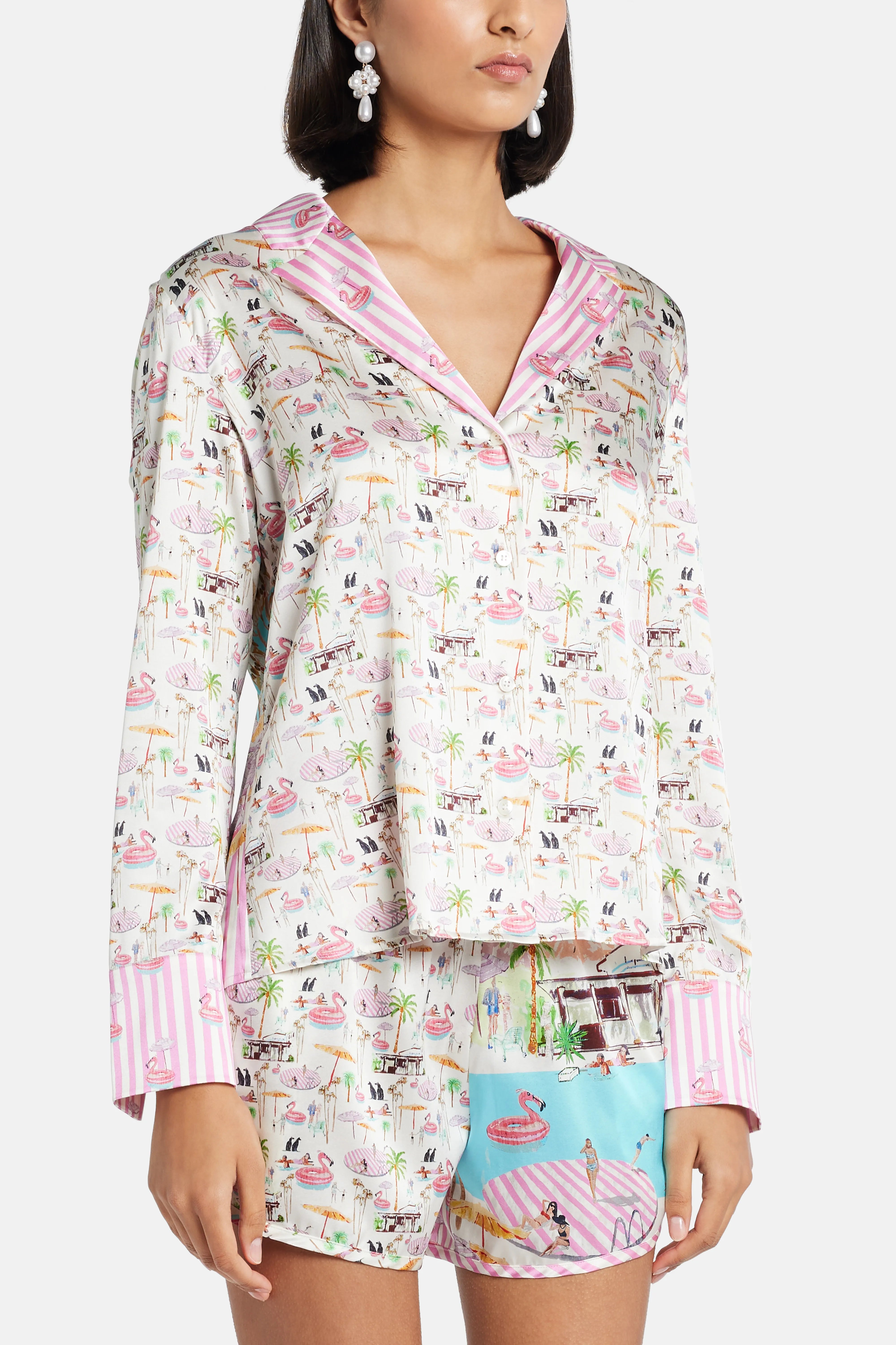 بلوزة "فلامينغو كلوب" حريرية برقبة على شكل V باللون الوردي