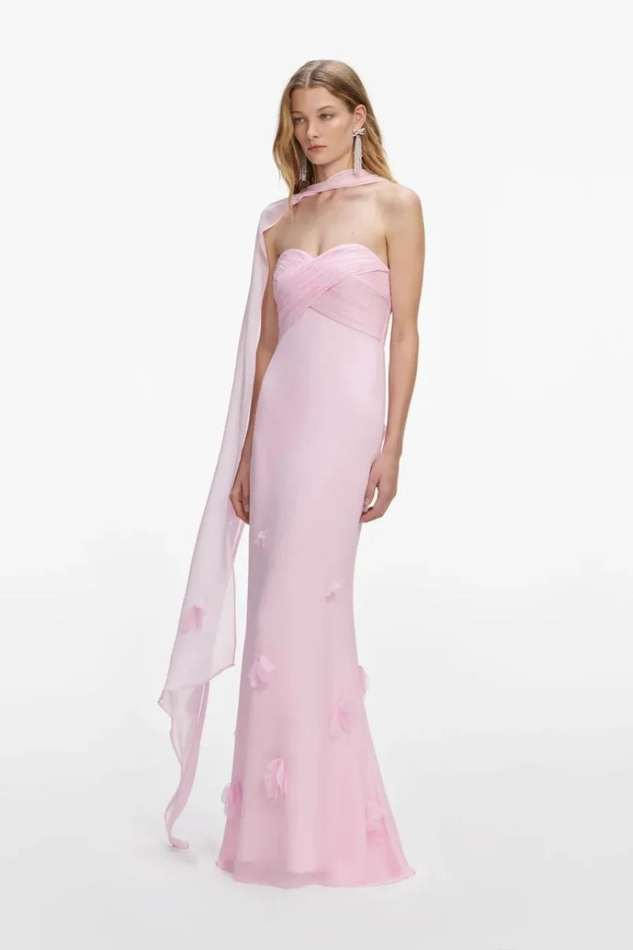 فستان ماكسي جورجيت بدون أكمام المزين بالزهور باللون الوردي