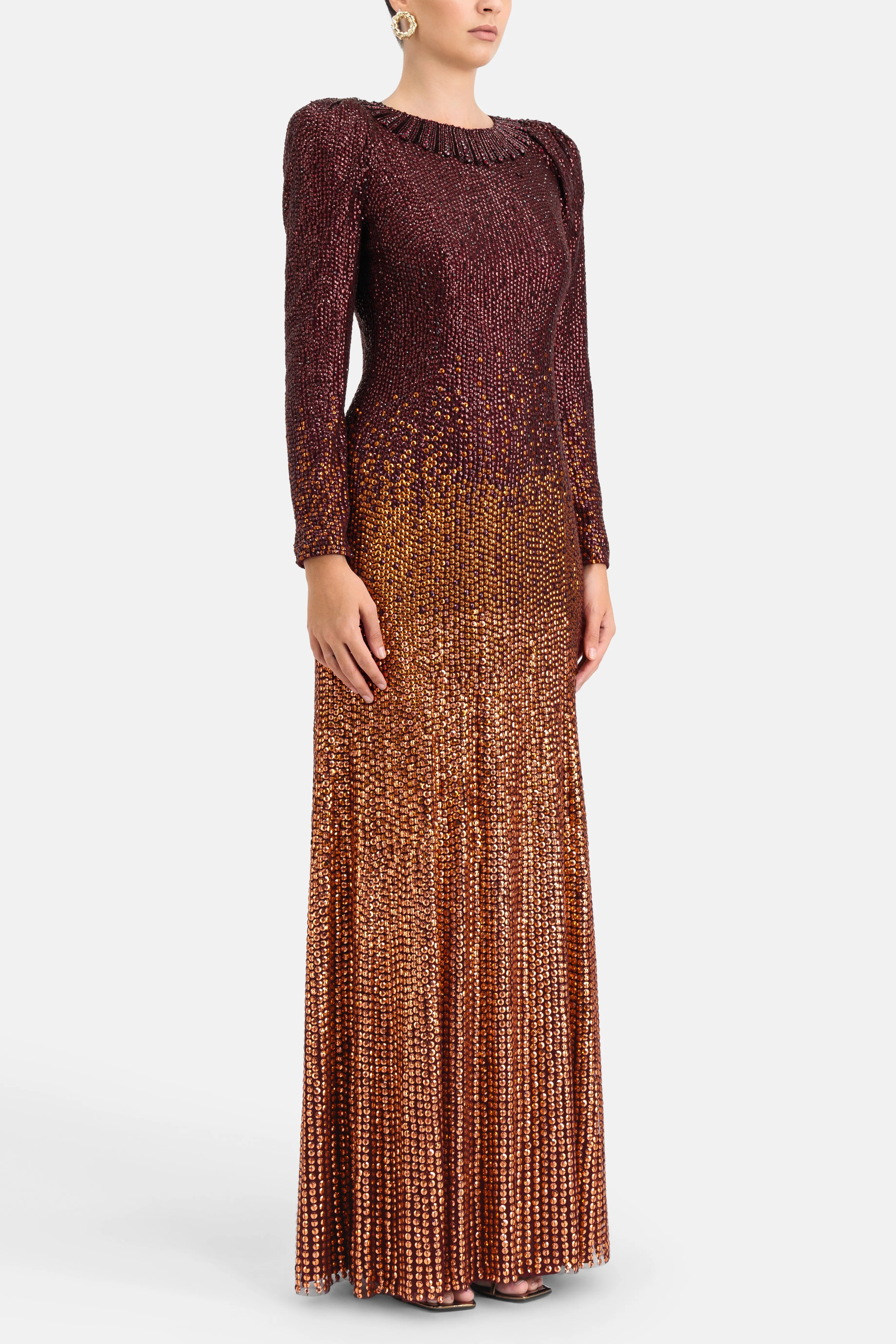 فستان سهرة جولييت مطرز بالترتر باللونين العنابي والذهبي